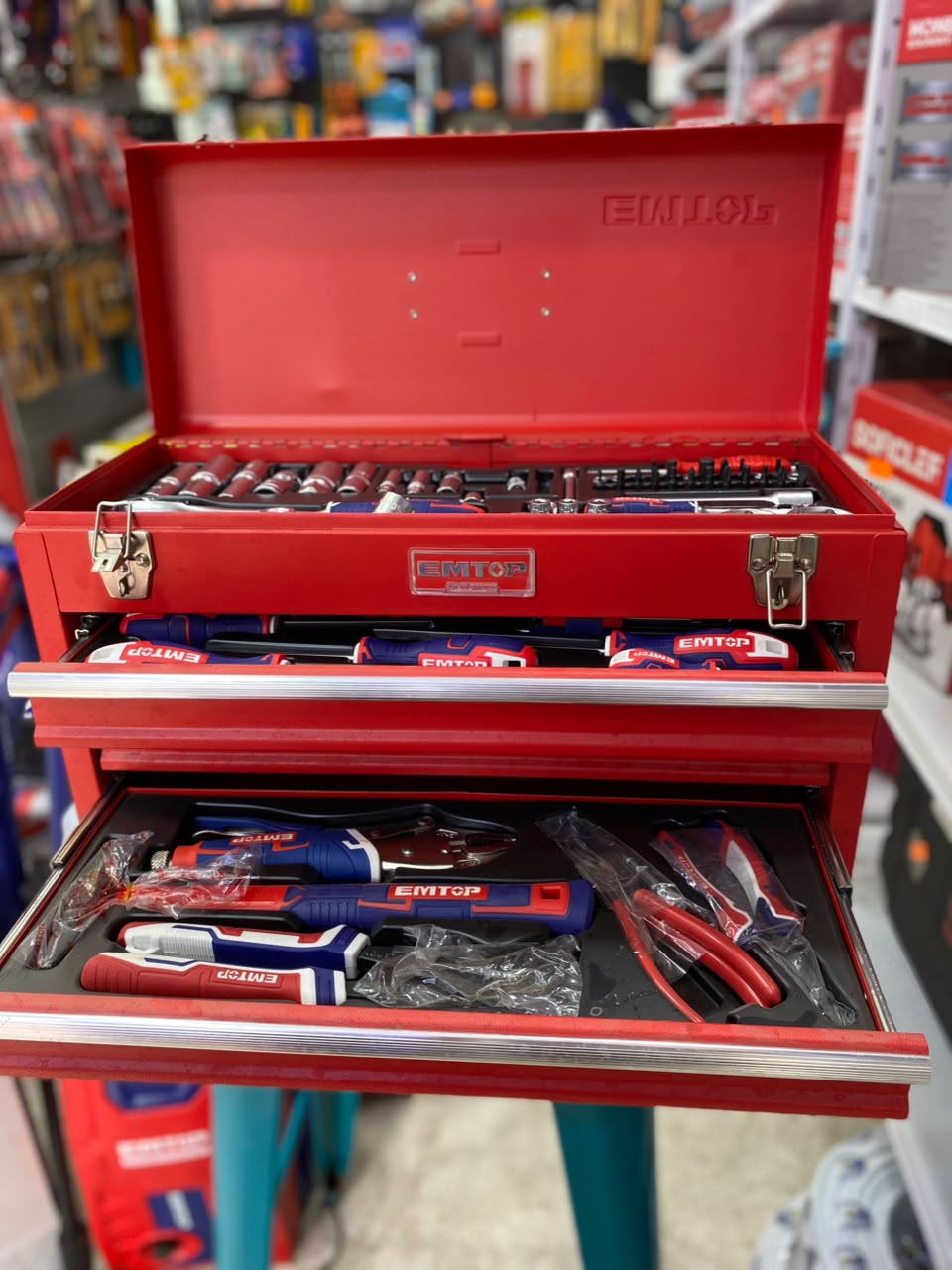 Caisse à outils 3titoirs 132 pcs EMTOP ETHS01321